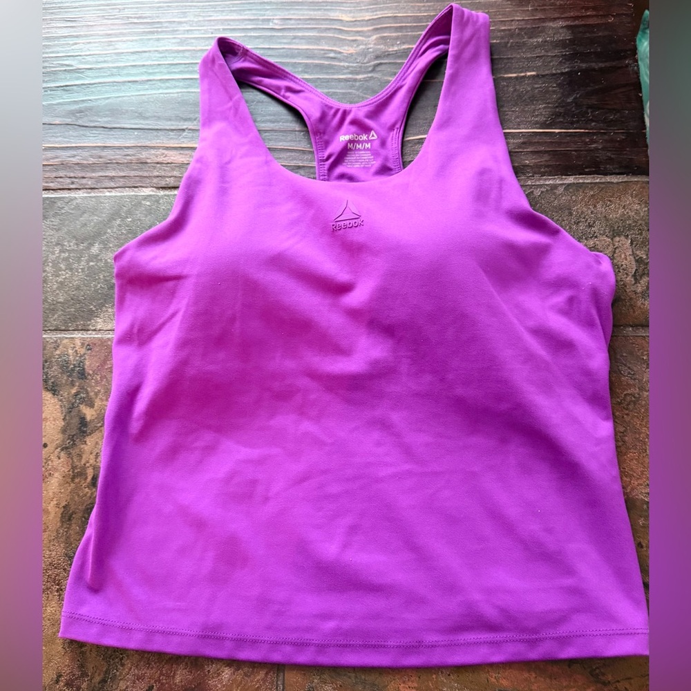REEBOK CROP TOP FUSCHIA REMOVABLE PADS NWT SIZE MEDIUM